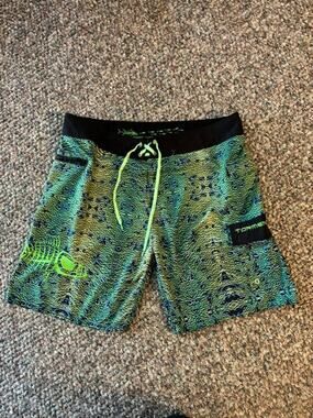 Men’s Tormenter Shorts Lime Green Size 40 - 100% Polyester